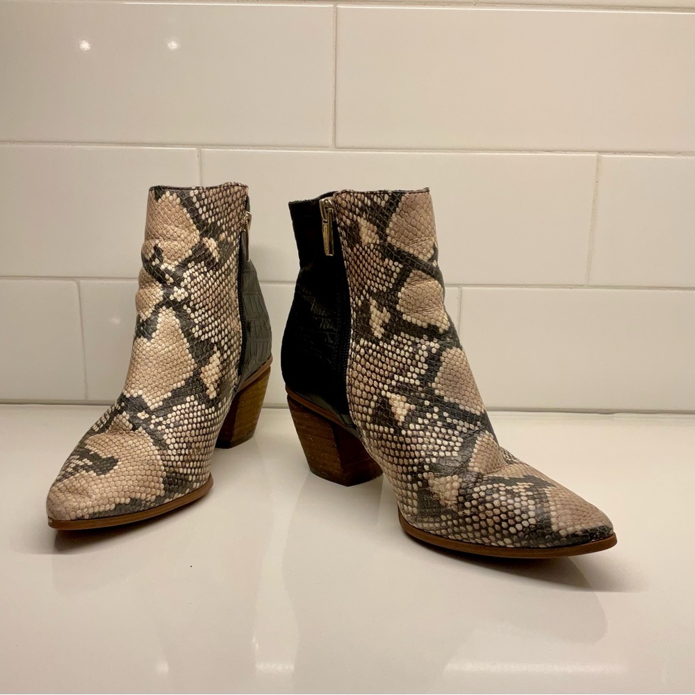 Women Vince Camuto Snakeskin Bootie.  Size 6 1/2